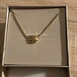 India Hicks initial necklace. Letter “V”